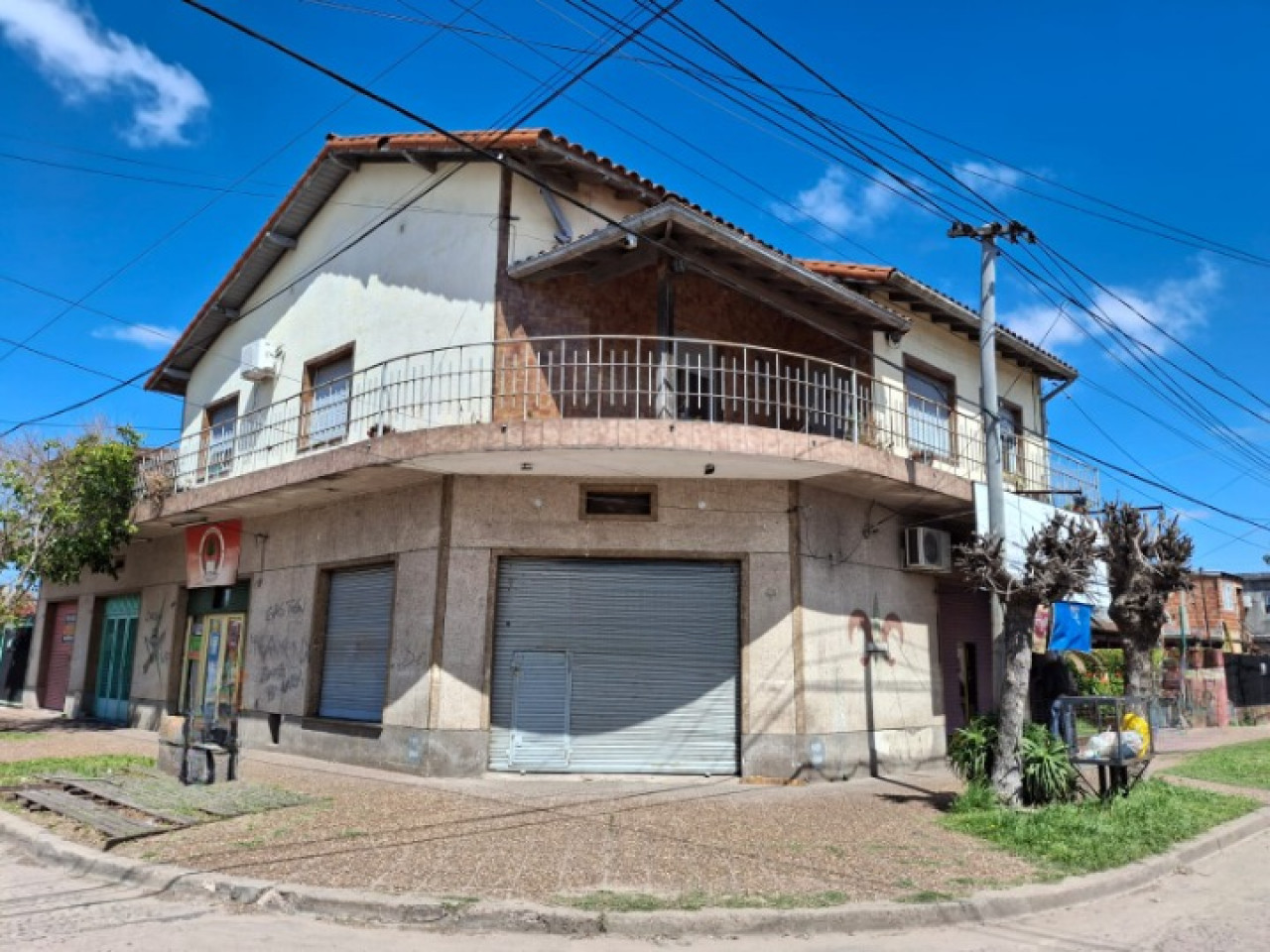 Casa en Venta P.A - 3 dormitorios + 4 locales en P.B - Jose C. Paz - Gran Rentabilidad