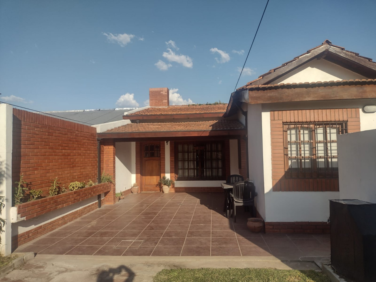 Venta de hermosa casa de 3 ambientes en Bella Vista / / Apto crédito