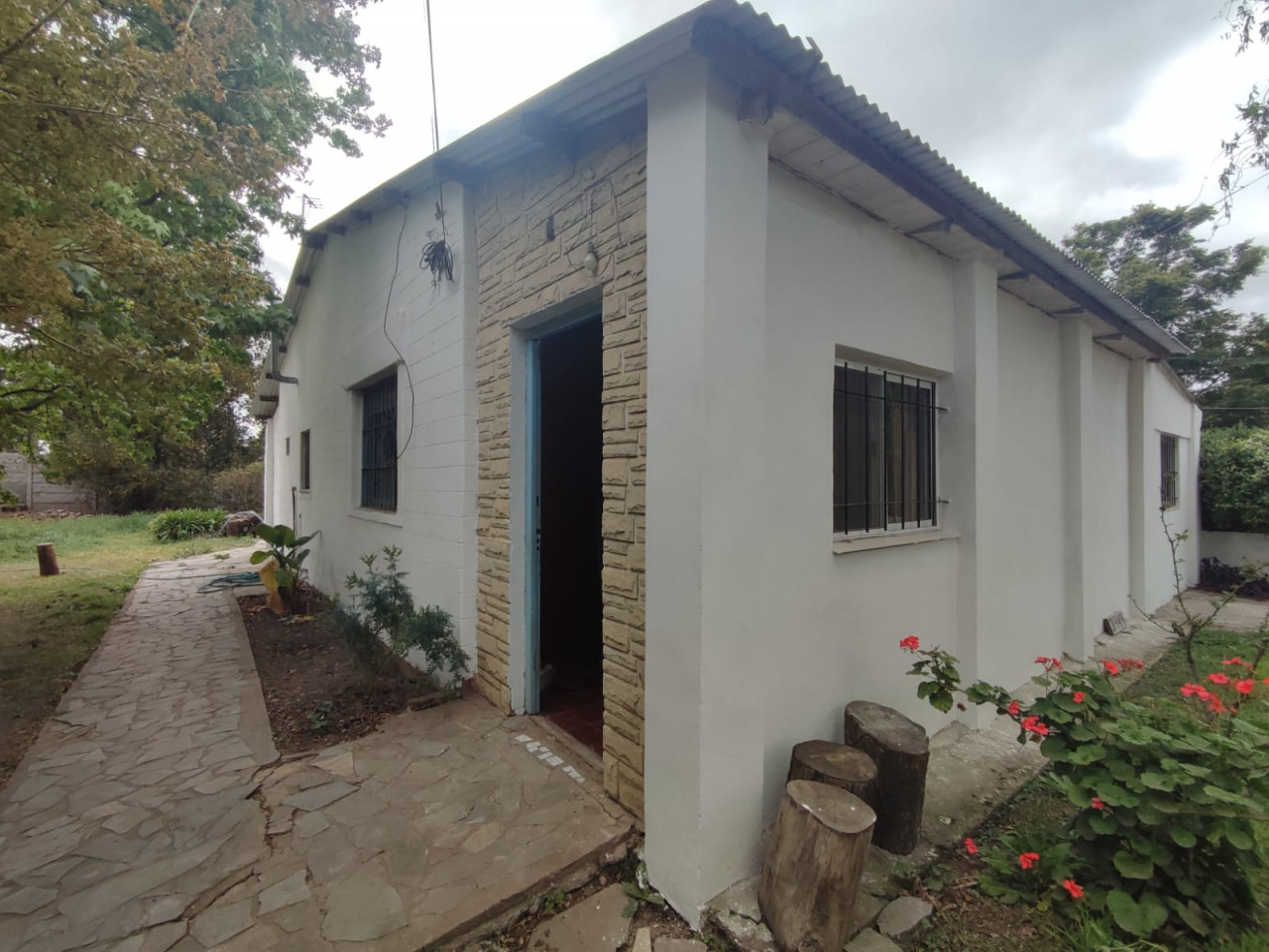 AMPLIA CASA EN VENTA A 50MT DE MITRE (RUTA 23) MORENO